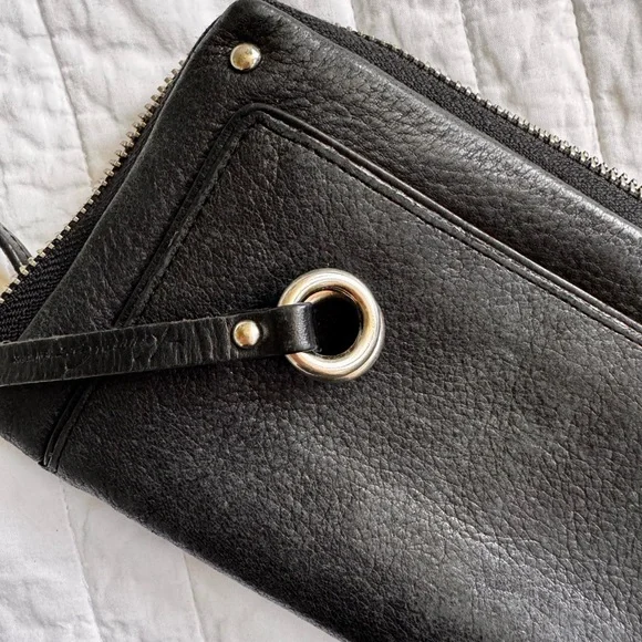 Black buttery soft KENNETH COLE Leather Clutch/Wallet. Vintage lightly used - Picture 6 of 6